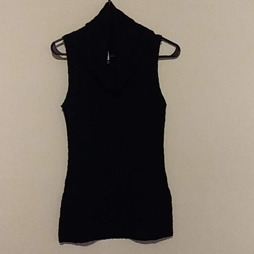 Forever 21 Black sleeveless blouse